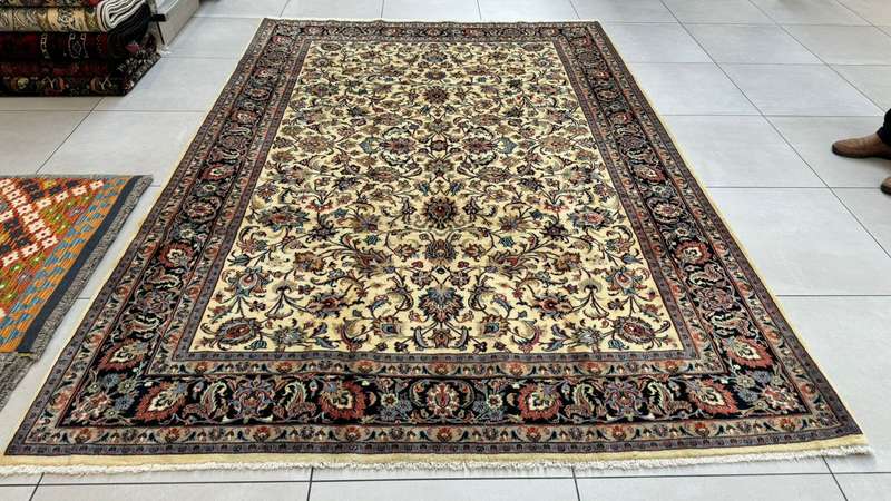 Very Fine Persian Mashhad Carpet  297cm x 203cm Hand-Knotted