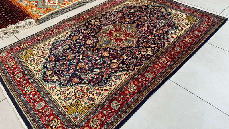 Fine Persian Sarough Carpet 207cm x 137cm Hand knotted