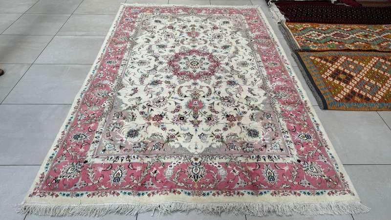 Persian Tabriz Carpet 303cm x 192cm Hand Knotted