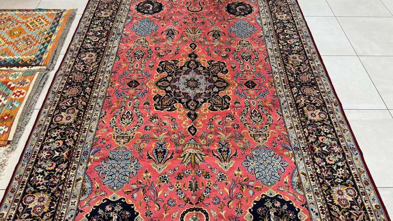 Very Fine Persian Kashan Carpet 335cm x 222cm Hand knotted