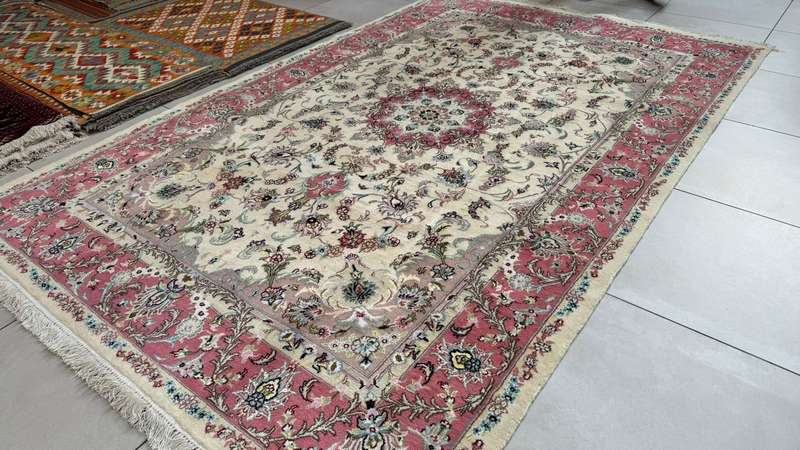 Persian Tabriz Carpet 303cm x 192cm Hand Knotted