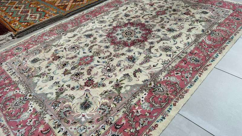 Persian Tabriz Carpet 303cm x 192cm Hand Knotted