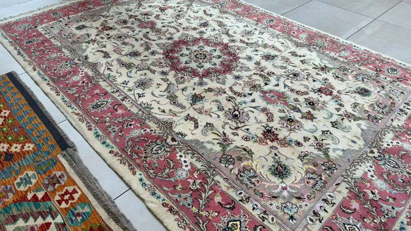 Persian Tabriz Carpet 303cm x 192cm Hand Knotted