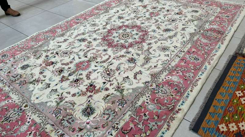 Persian Tabriz Carpet 303cm x 192cm Hand Knotted