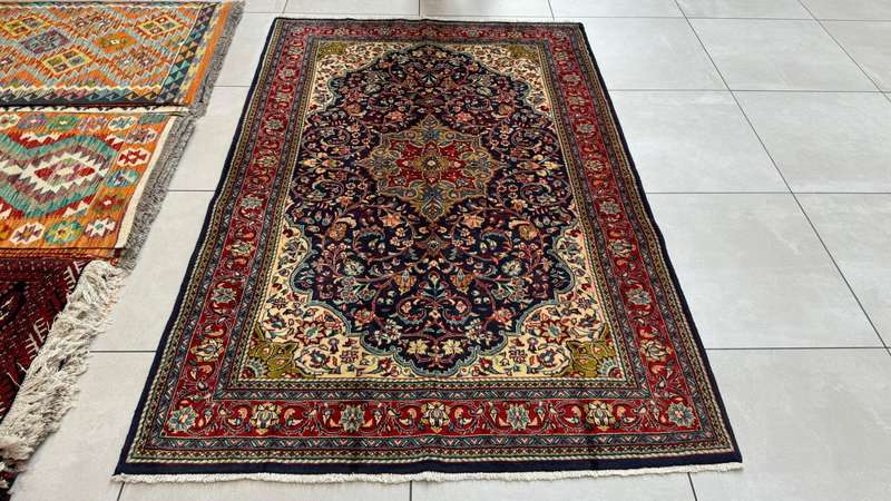 Fine Persian Sarough Carpet 207cm x 137cm Hand knotted