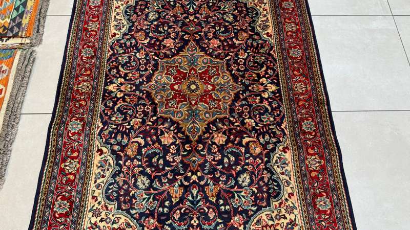Fine Persian Sarough Carpet 207cm x 137cm Hand knotted