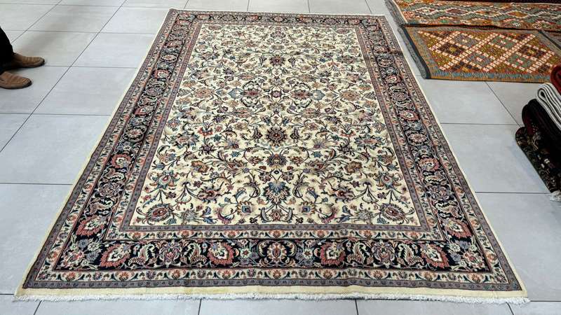 Very Fine Persian Mashhad Carpet  297cm x 203cm Hand-Knotted