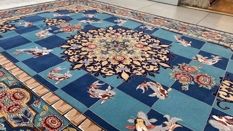 Extremely Fine Persian Isfahan Carpet 240cm x 153cm Hand Knotted