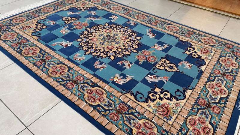 Extremely Fine Persian Isfahan Carpet 240cm x 153cm Hand Knotted