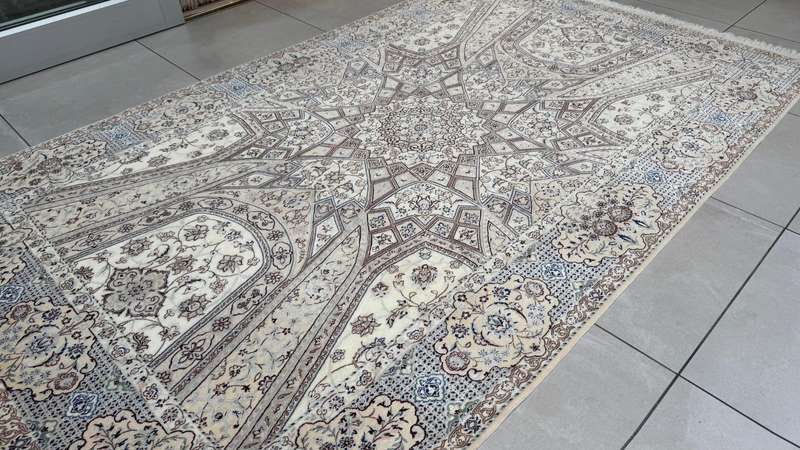 Very Fine Persian Nain Carpet (6LA) 267cm x 162cm Hand Knotted