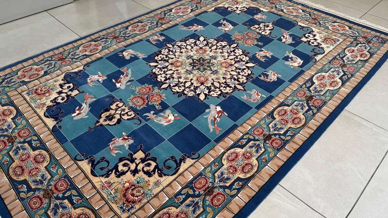 Extremely Fine Persian Isfahan Carpet 240cm x 153cm Hand Knotted