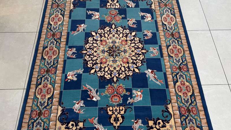 Extremely Fine Persian Isfahan Carpet 240cm x 153cm Hand Knotted