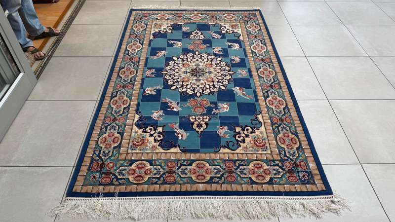 Extremely Fine Persian Isfahan Carpet 240cm x 153cm Hand Knotted