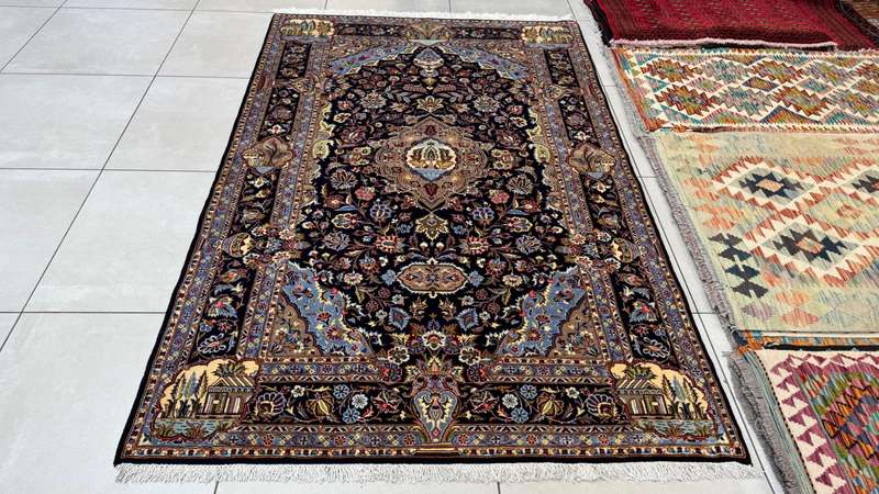 Very Fine Persian Kashan Carpet 222cm x 142cm Hand knotted