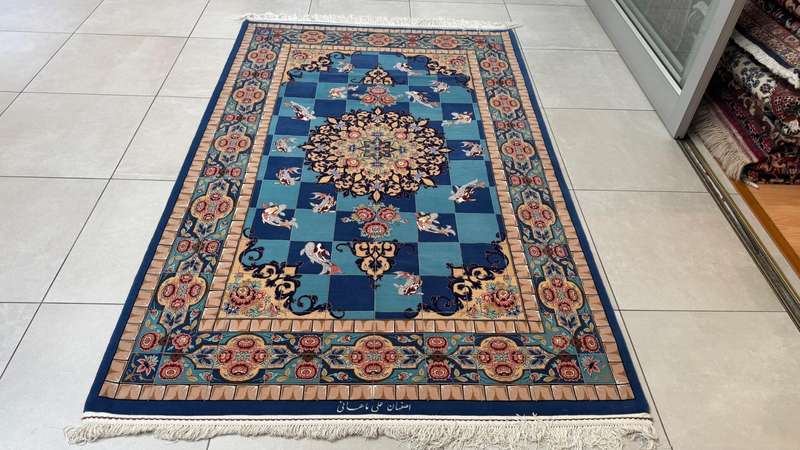 Extremely Fine Persian Isfahan Carpet 240cm x 153cm Hand Knotted