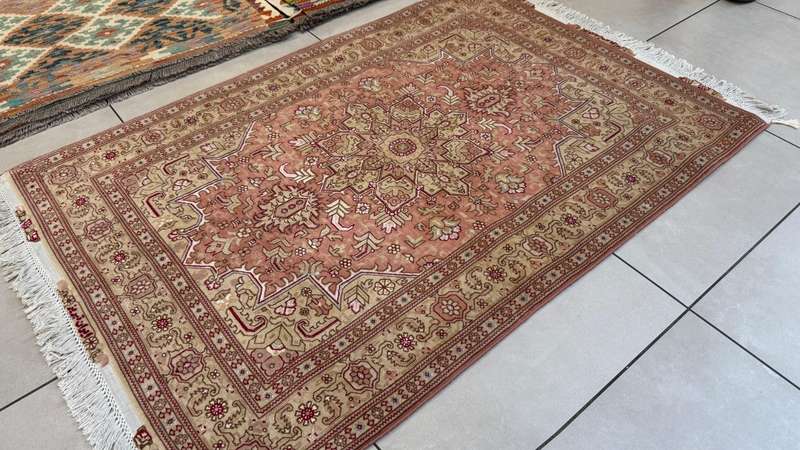 Very Fine Persian Tabriz Carpet 150cm x 100cm Hand Knotted