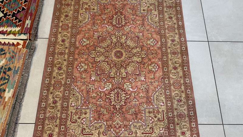 Very Fine Persian Tabriz Carpet 150cm x 100cm Hand Knotted