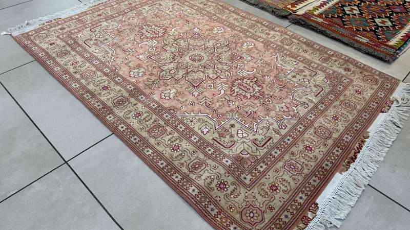Very Fine Persian Tabriz Carpet 150cm x 100cm Hand Knotted