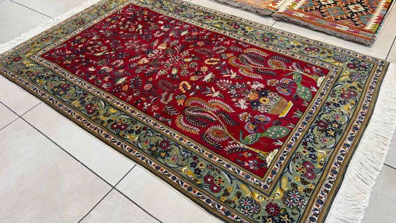 Fine Persian Kashan Carpet 175cm x 110cm Hand knotted