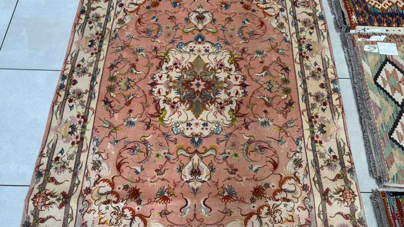 Very Fine Persian Tabriz Carpet 200cm x 150cm Hand Knotted