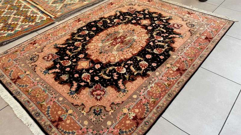 Very Fine Persian Tabriz Carpet 200cm x 150cm Hand Knotted