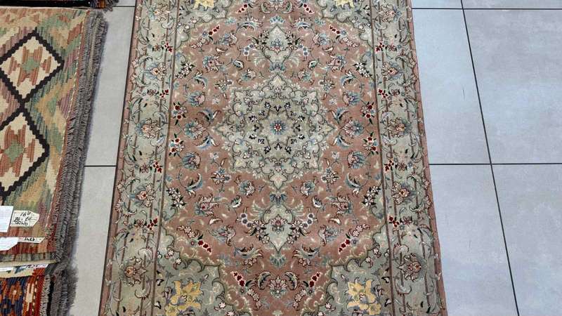 Very Fine Persian Tabriz Carpet 150cm x 100cm Hand Knotted