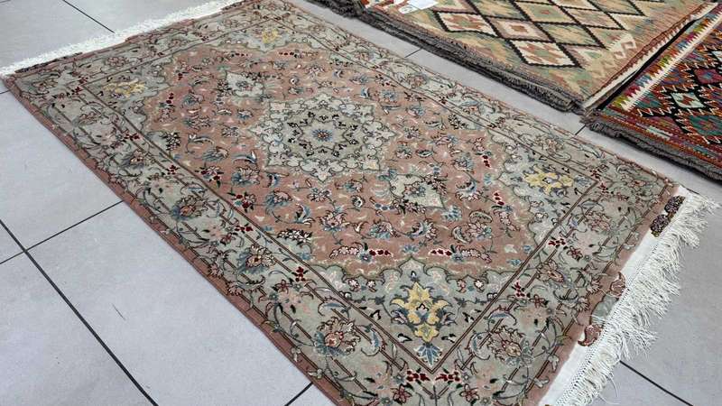 Very Fine Persian Tabriz Carpet 150cm x 100cm Hand Knotted