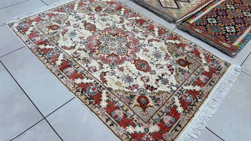 Very Fine Persian Tabriz Carpet 150cm x 100cm Hand Knotted