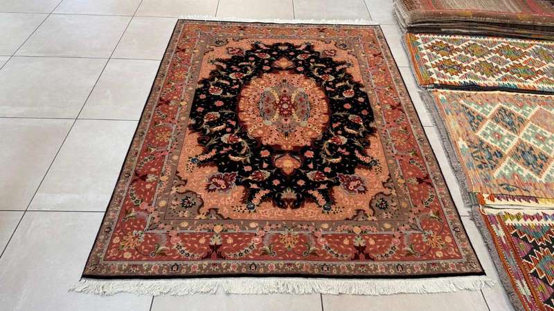 Very Fine Persian Tabriz Carpet 200cm x 150cm Hand Knotted
