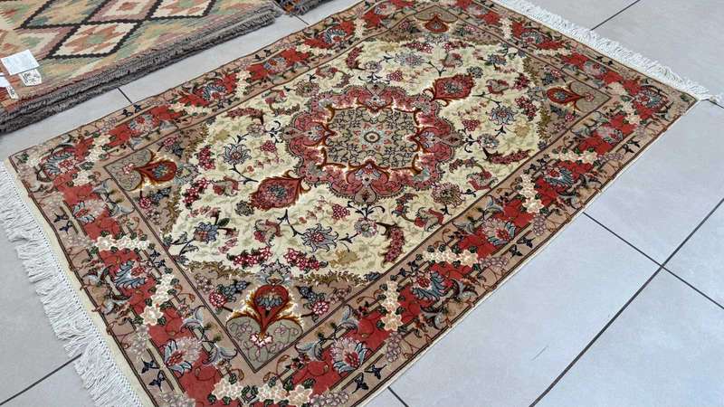 Very Fine Persian Tabriz Carpet 150cm x 100cm Hand Knotted