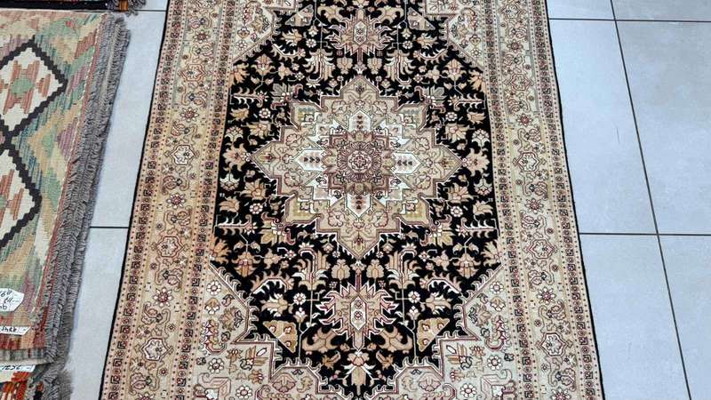 Very Fine Persian Tabriz Carpet 150cm x 100cm Hand Knotted
