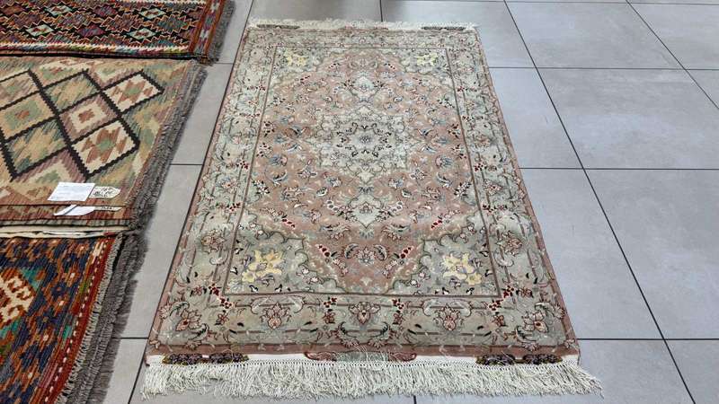 Very Fine Persian Tabriz Carpet 150cm x 100cm Hand Knotted