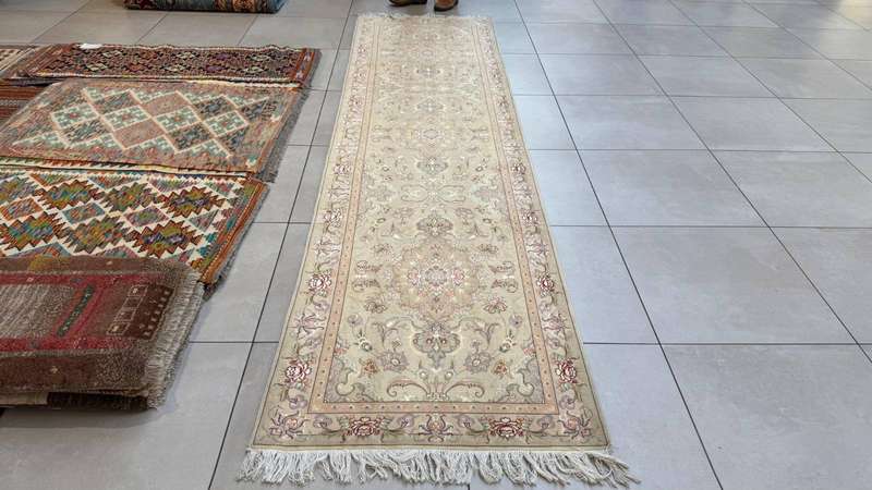 Very Fine Persian Tabriz Carpet 350cm x 80cm Hand Knotted