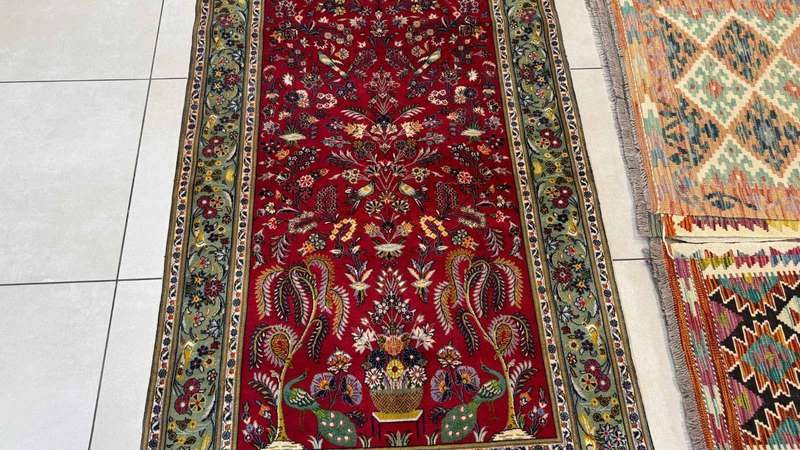 Fine Persian Kashan Carpet 175cm x 110cm Hand knotted