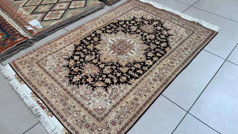 Very Fine Persian Tabriz Carpet 150cm x 100cm Hand Knotted