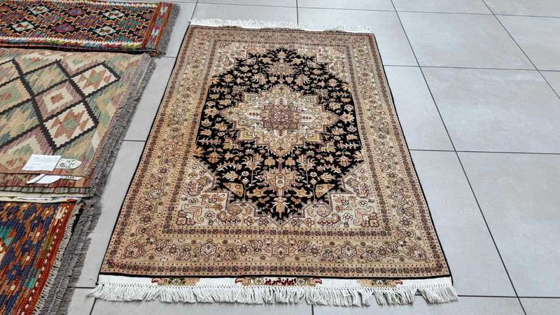 Very Fine Persian Tabriz Carpet 150cm x 100cm Hand Knotted