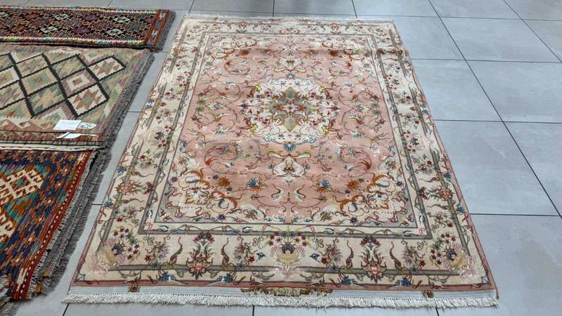 Very Fine Persian Tabriz Carpet 200cm x 150cm Hand Knotted