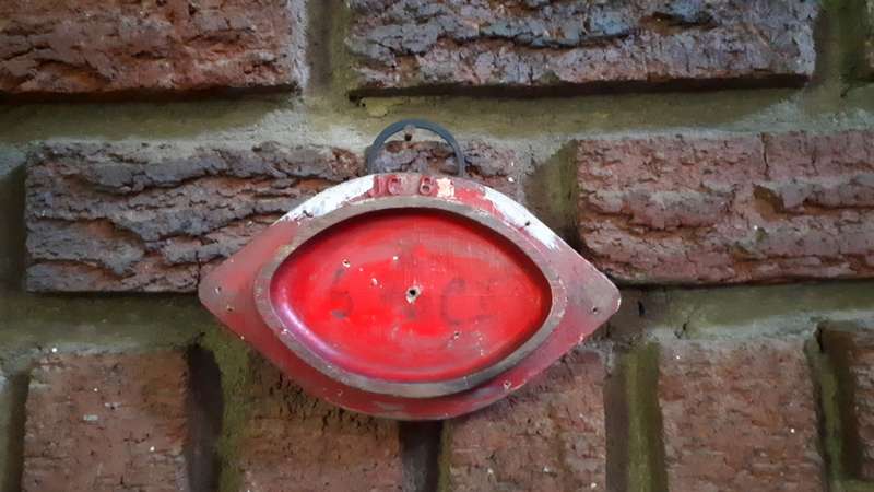 Red hanging hole cover shape