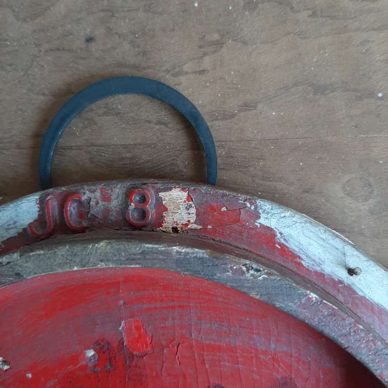 Red hanging hole cover shape