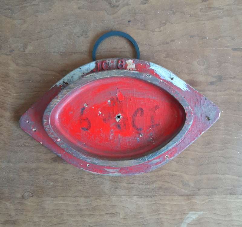 Red hanging hole cover shape