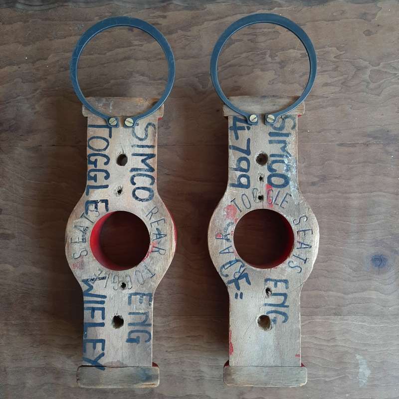 Red hanging toggle shapes