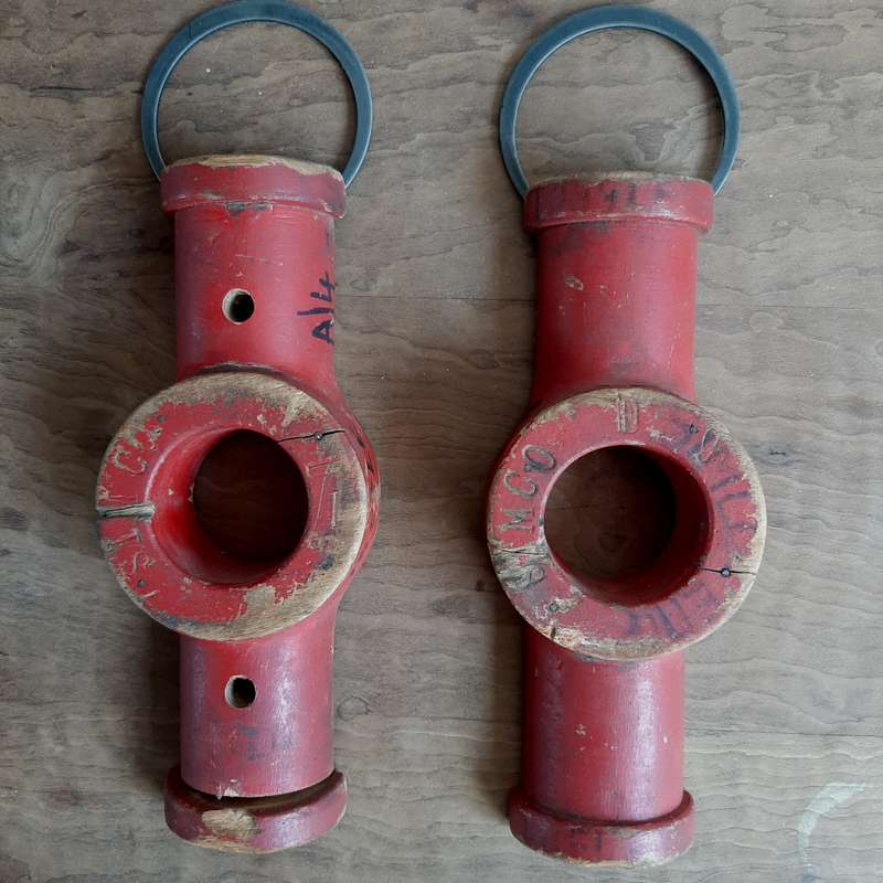 Red hanging toggle shapes