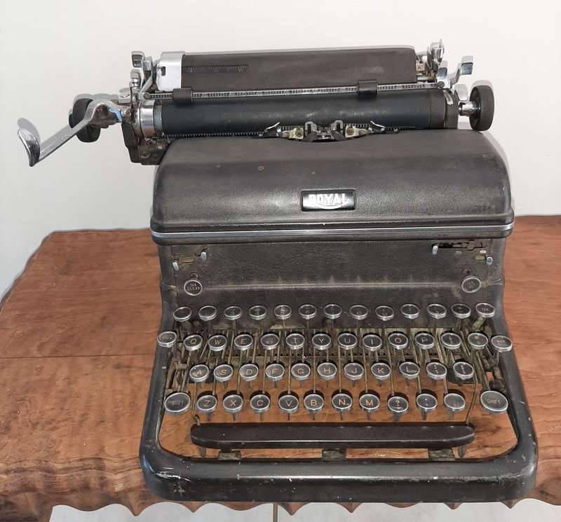 Royal 'Magic' Vintage Typewriter