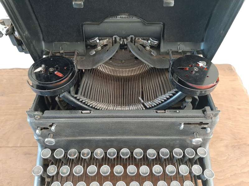 Royal 'Magic' Vintage Typewriter