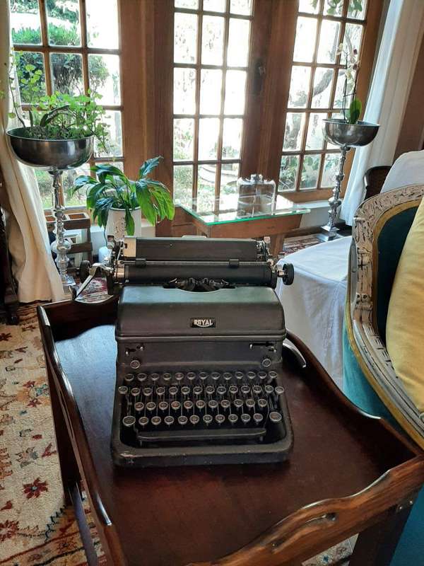 Royal 'Magic' Vintage Typewriter