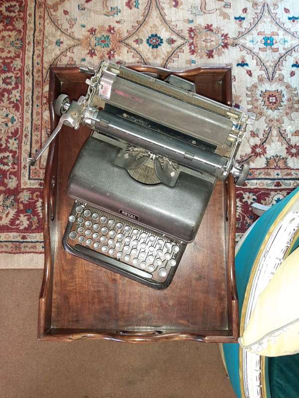 Royal 'Magic' Vintage Typewriter