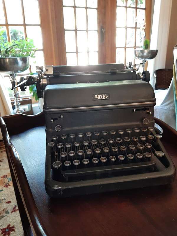 Royal 'Magic' Vintage Typewriter
