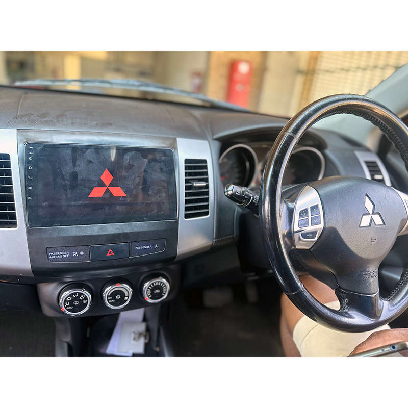 Mitsubishi Outlander 2007 - 2013 GPS Navigation Bluetooth Radio Unit With Carplay