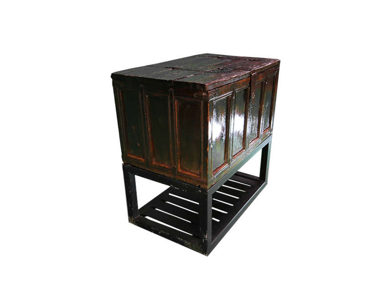 Kist on Stand