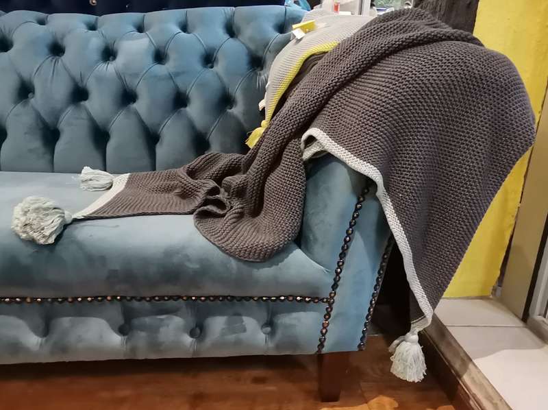 Au Contraire Knitted Throw In Light Grey And Chilli red
